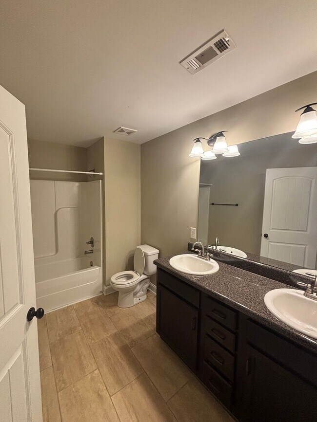 Building Photo - Luxury Home