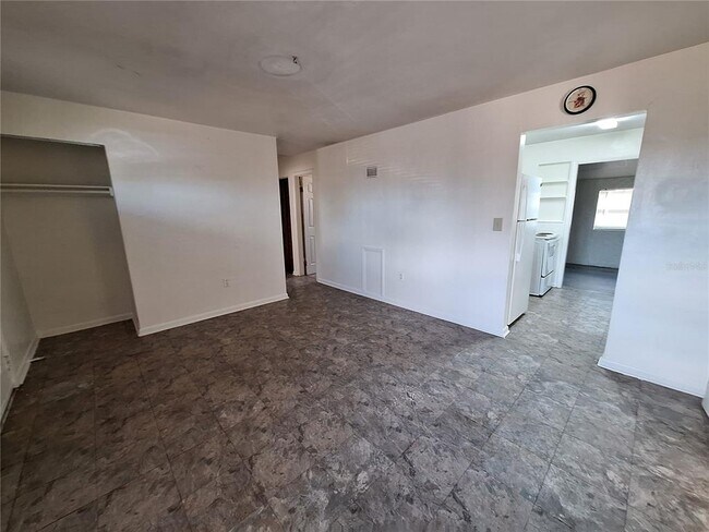 Building Photo - 21528 Kenyon Ave