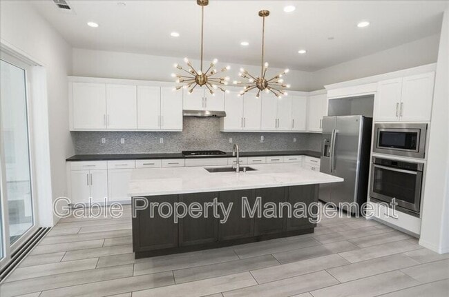 Building Photo - 27623 Solana Wy