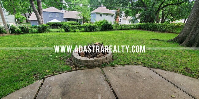 Building Photo - Beautiful Home in the Heart of Overland Pa...