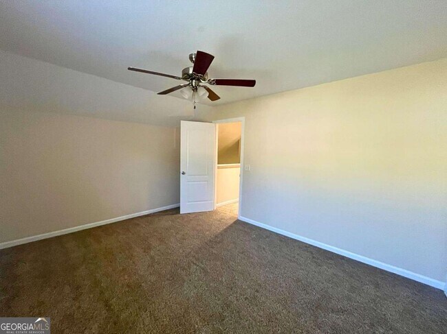 Building Photo - 303 Gary Cir