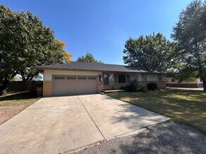 Building Photo - 4 Bed 2 Bath Home In Andover!