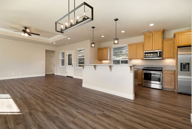 Building Photo - Beautiful 3 bedroom, 2 bath home in Paradise! Open Floor Plan with Attached Garage!