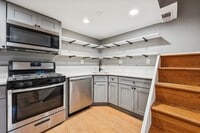 Building Photo - 2034 Mt Vernon St