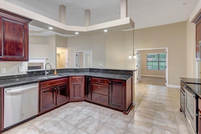 Building Photo - 6081 Dragonfly Way