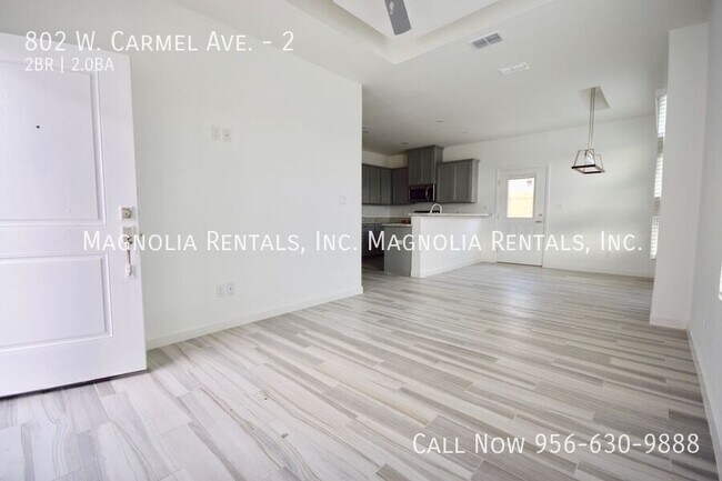 Building Photo - 802 W Carmel Ave