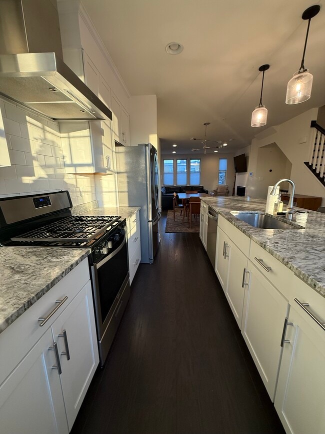 Building Photo - 3109 Elm Ave