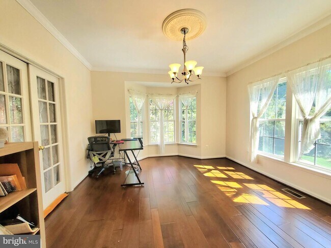 Building Photo - 20960 Capilano Ct