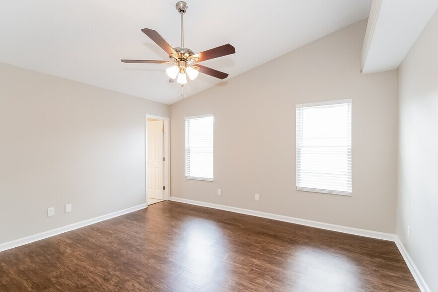 Building Photo - 2115 Orangewood St