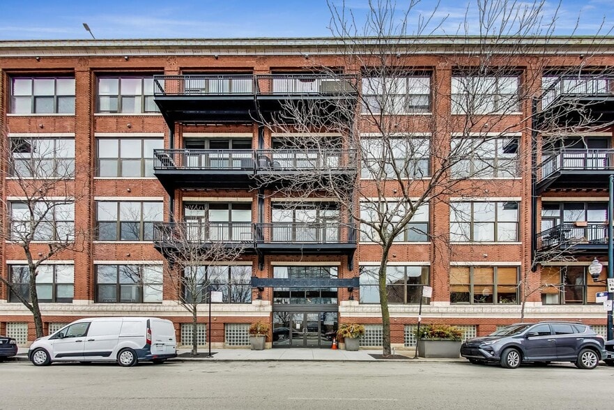 Building Photo - 1040 W Adams St