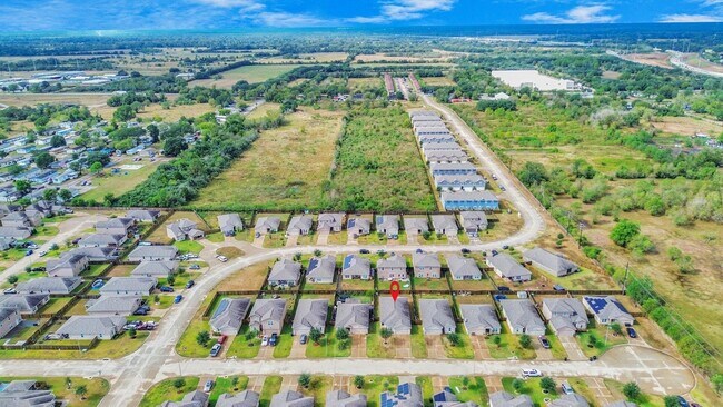Building Photo - 985 Lake View Cir W