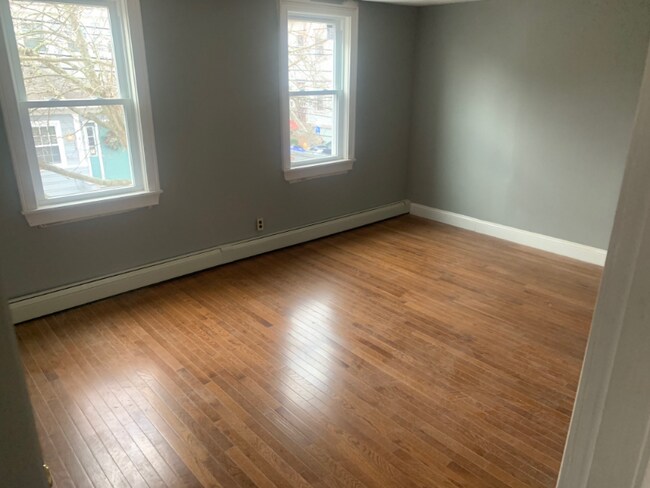 Building Photo - 28 Wood St