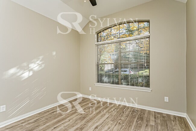 Building Photo - Gorgeous 4BR contemporary Home!