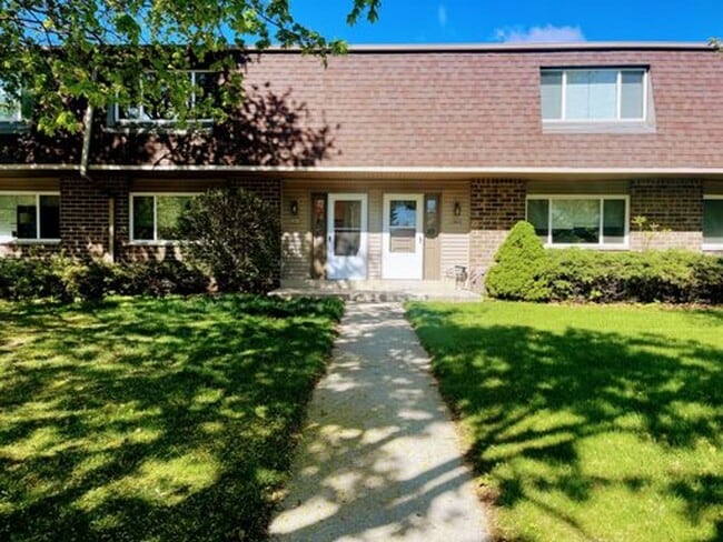 Primary Photo - 3 Bedroom 2 1/2 Bath Townhome