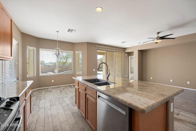 Building Photo - 949 E Indian Wells Pl