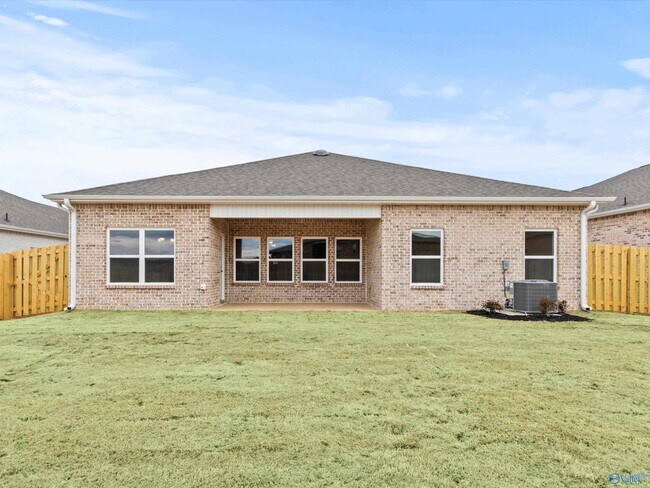 Building Photo - 124 Duskwood Dr