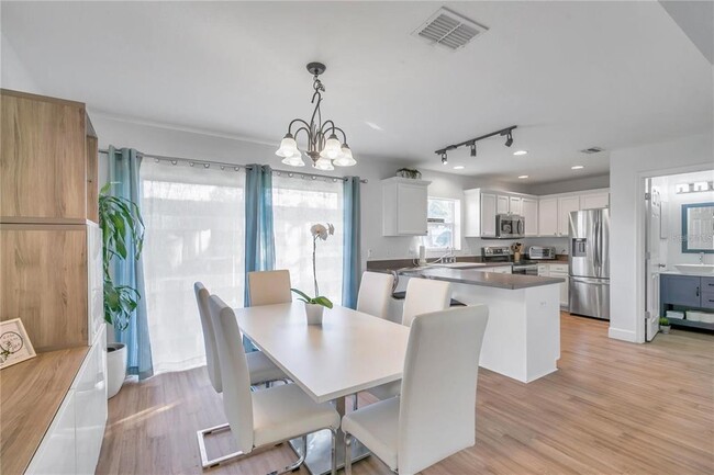 Building Photo - 2913 Bear Oak Dr