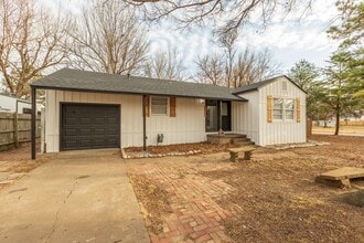 Building Photo - Beautiful 3 bedroom 2 bath, Available Now!!