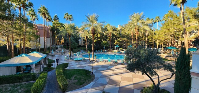 Building Photo - Fully furnished-full Sphere view