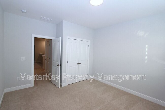 Building Photo - 1328 Farm Pond Trail