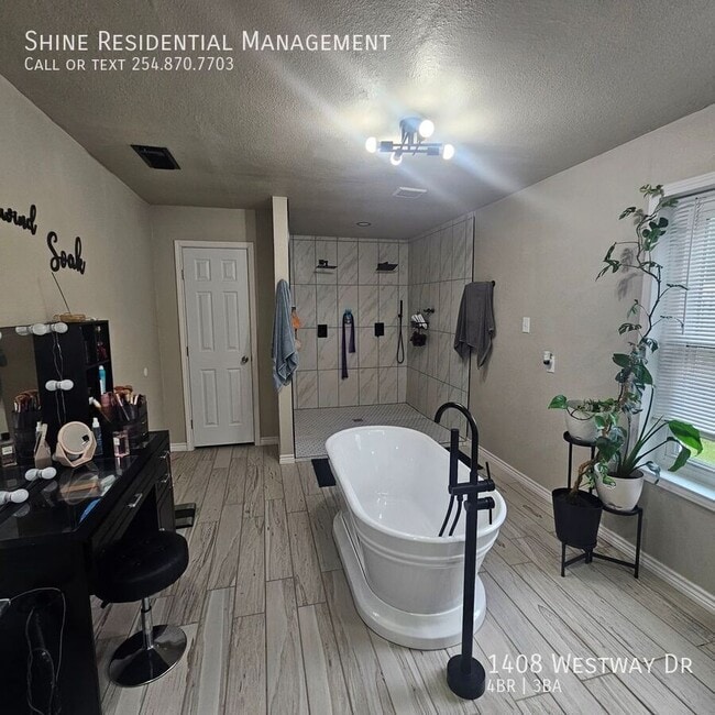 Building Photo - 1408 Westway Dr