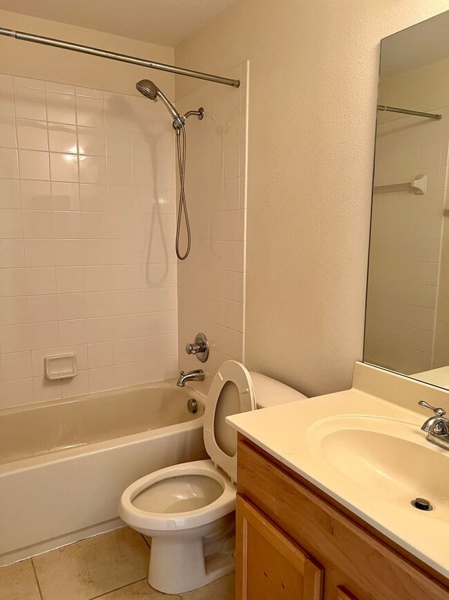 Building Photo - Townhome For Rent