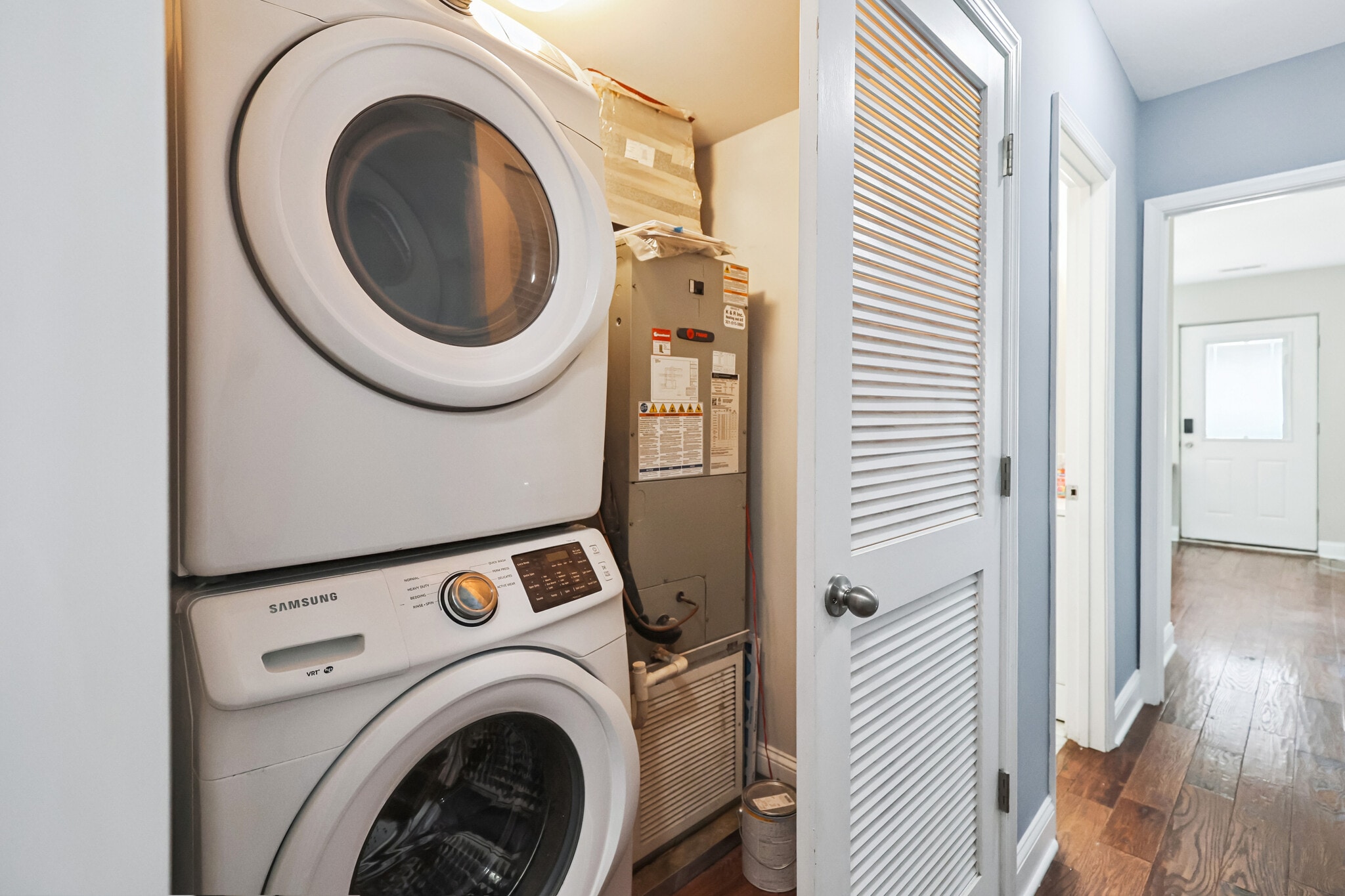 Building Photo - 1332 Levis St NE