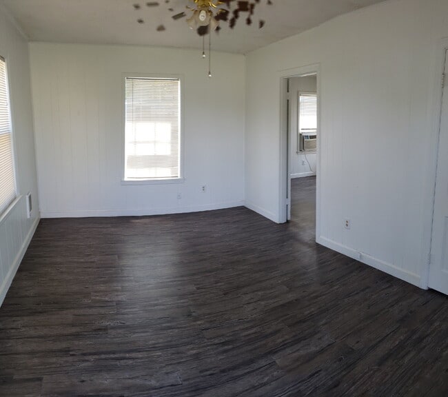 Building Photo - Cute Remodeled 1/1 with storage shed and l...