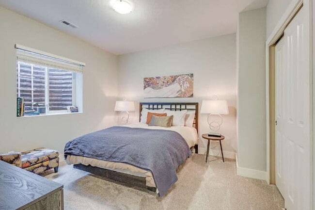 Building Photo - Beautiful mountain views from a Gold Hill Mesa corner lot with a hot tub!