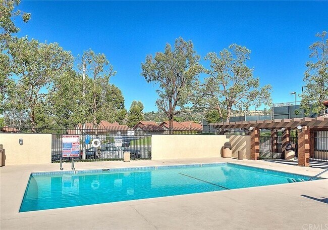 Large beautiful swimming pool and spa - 1073 S Romney Dr