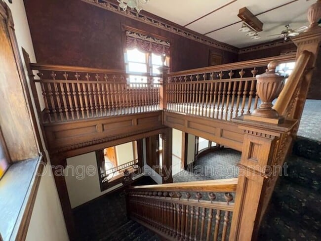 Building Photo - 136 S 7th St