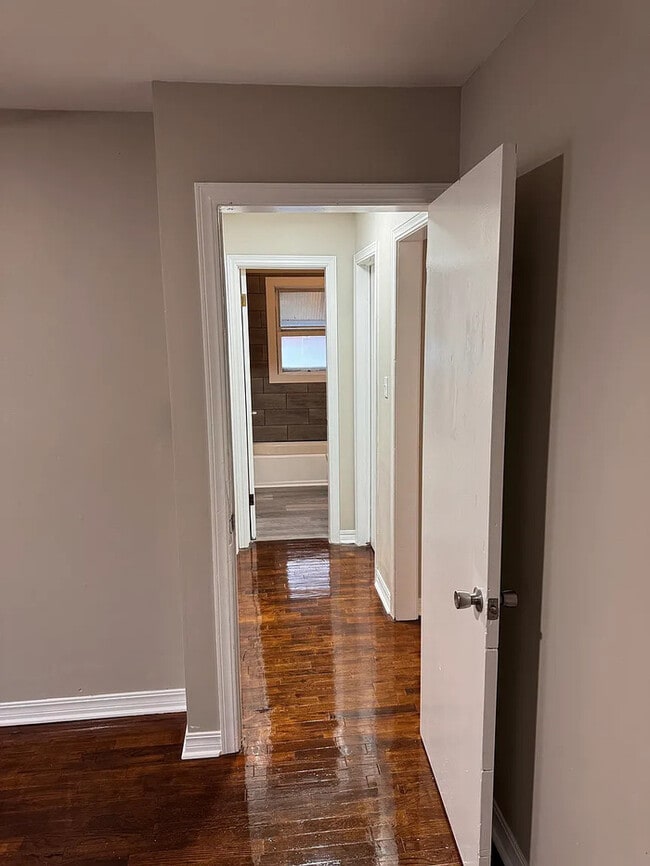 Building Photo - Single family home for rent 2 bed 1 bath detached garage