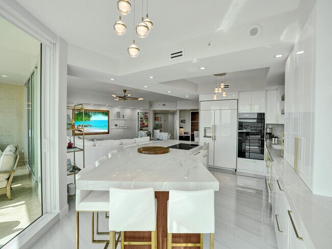 Building Photo - 411 N New River Dr E