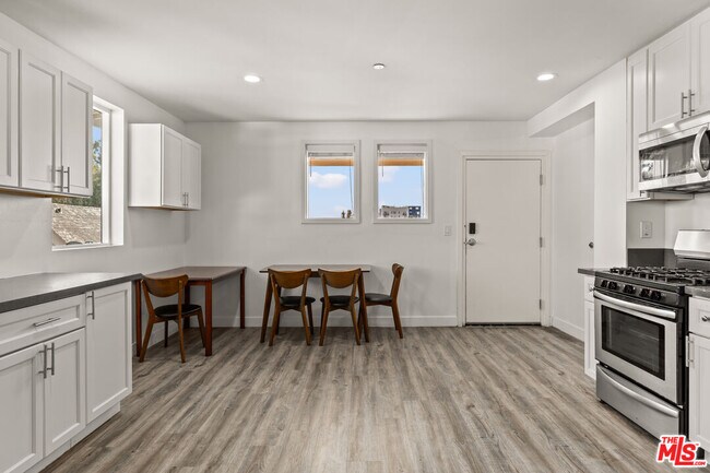 Building Photo - 1147 W 37th St