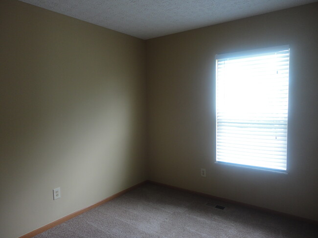 Building Photo - 5828 Winshire Dr
