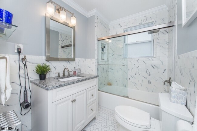 Primary Photo - 116 Baldwin St