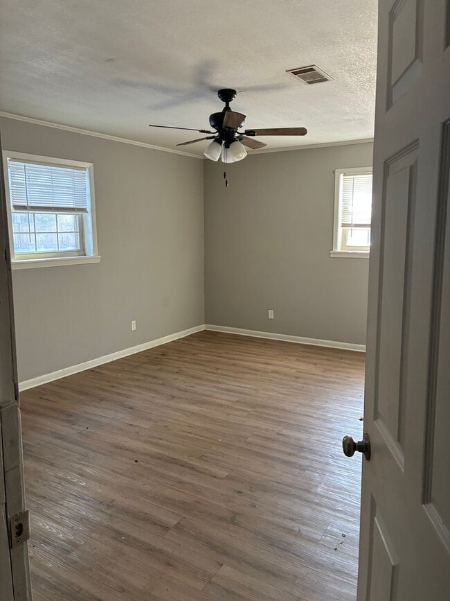 Building Photo - Spacious 4 Bedroom/3 Bath Family Home West End of Searcy