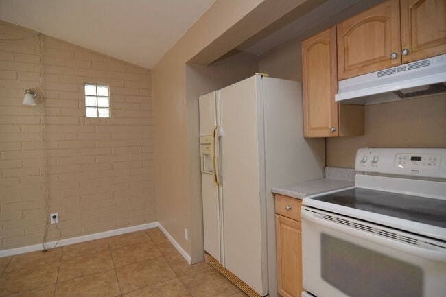 Building Photo - Charming 2 Bedroom 1 Bath Home! Central Tucson Location!