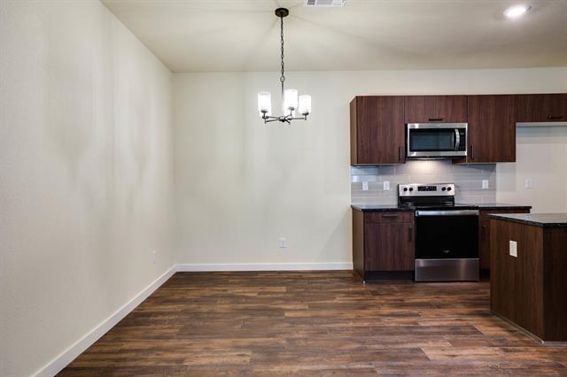 Building Photo - 652 Blackland dr