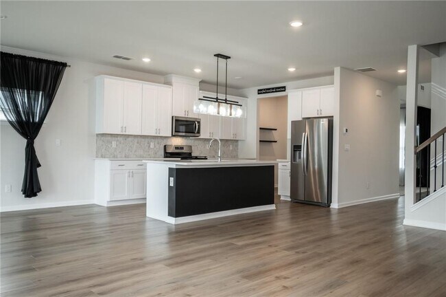 Building Photo - 13 Westerly Sta