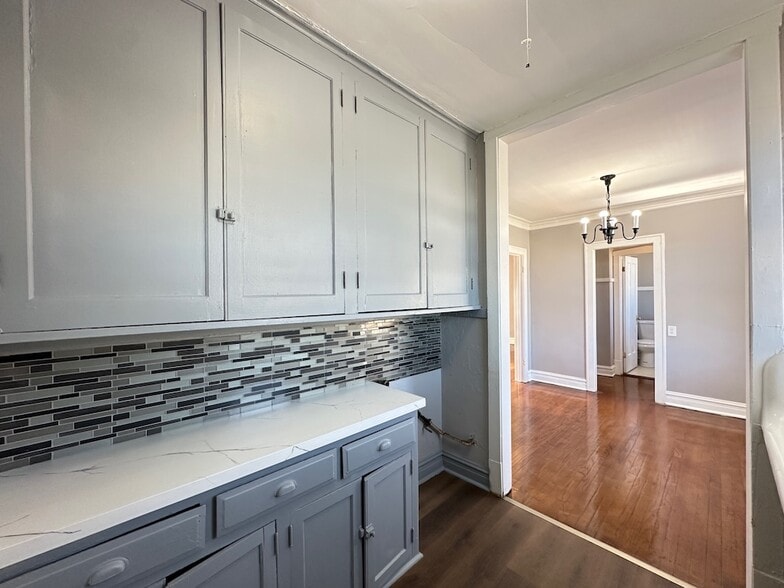 Building Photo - 3129 N Hamlin Ave