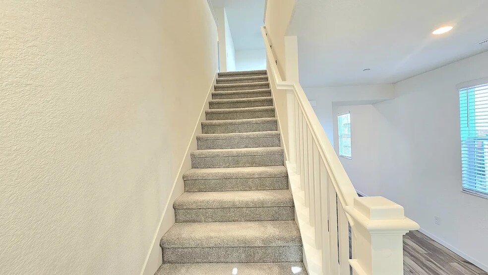 Building Photo - 4586 Butterfly Ridge Dr