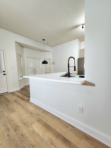Building Photo - 978 Stinson Glen Ln