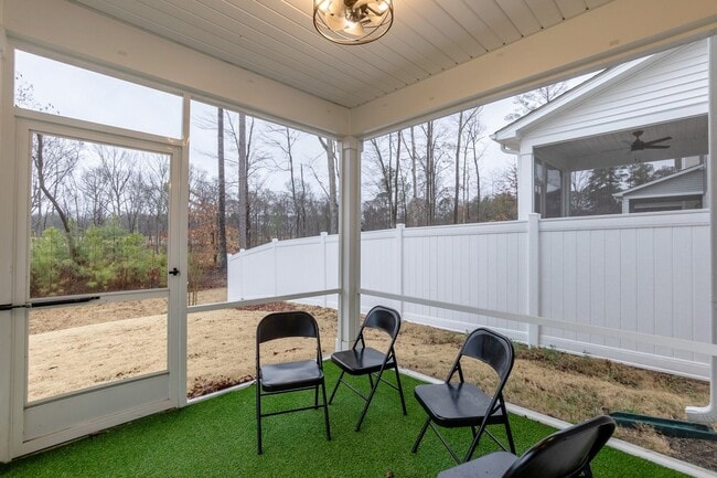 Building Photo - Move In Ready Three Bedroom Home!