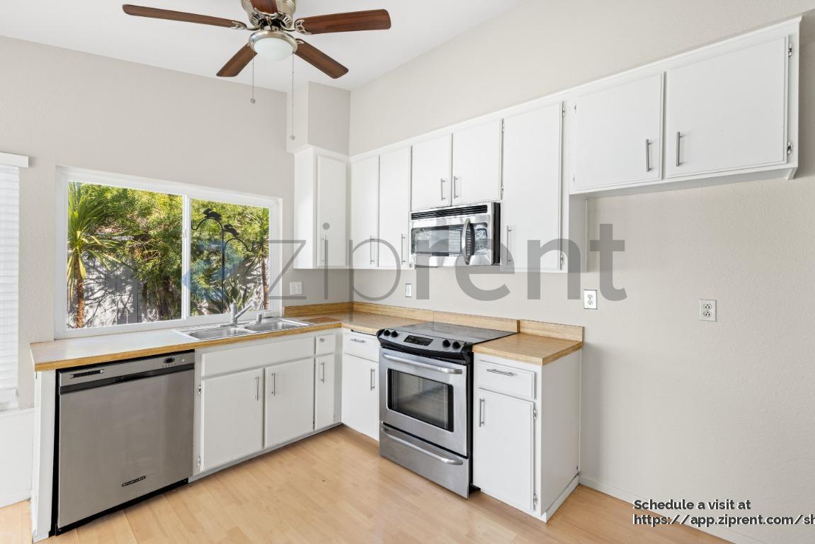 Building Photo - 5009 Tyler St