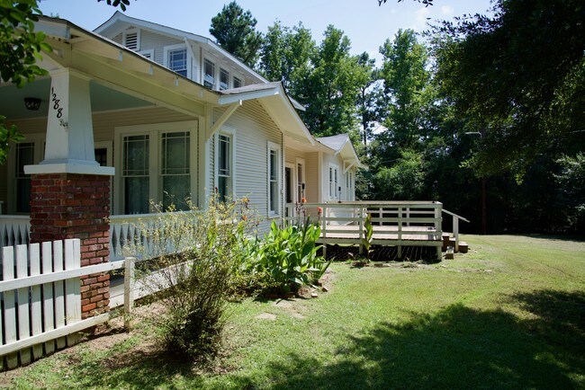 Building Photo - 1288 McCullin Rd