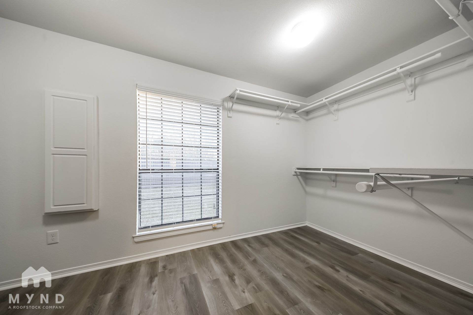 Building Photo - 701 Hillside Dr