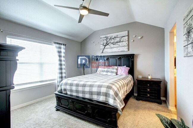 Building Photo - 563 Lost Valley Point