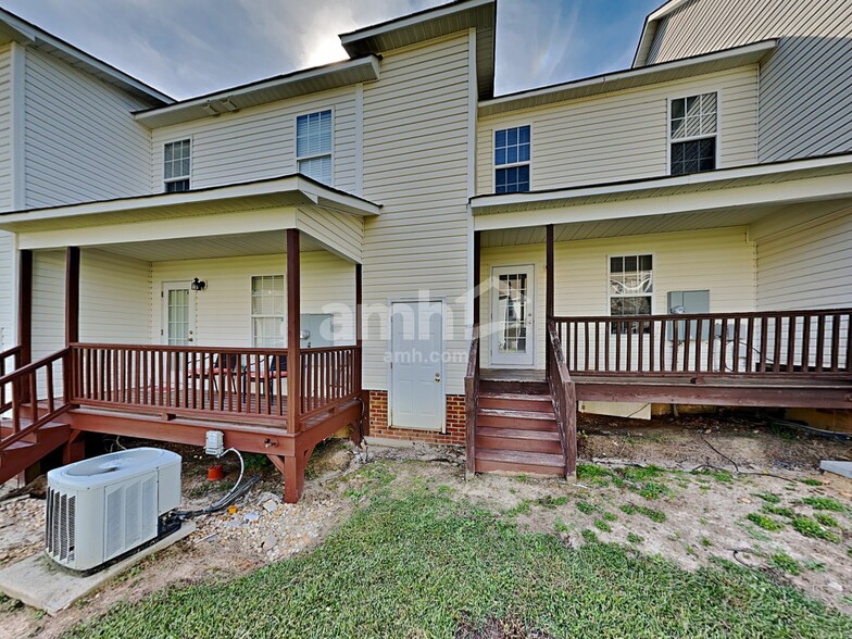 Building Photo - 205 Green Park