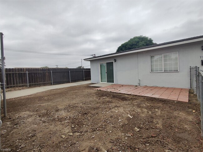 Building Photo - 2 br, 2 bath House - 739 D St
